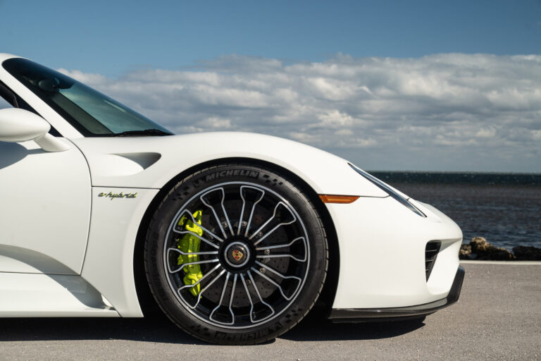 GH Vehicles 918 Spyder White-15