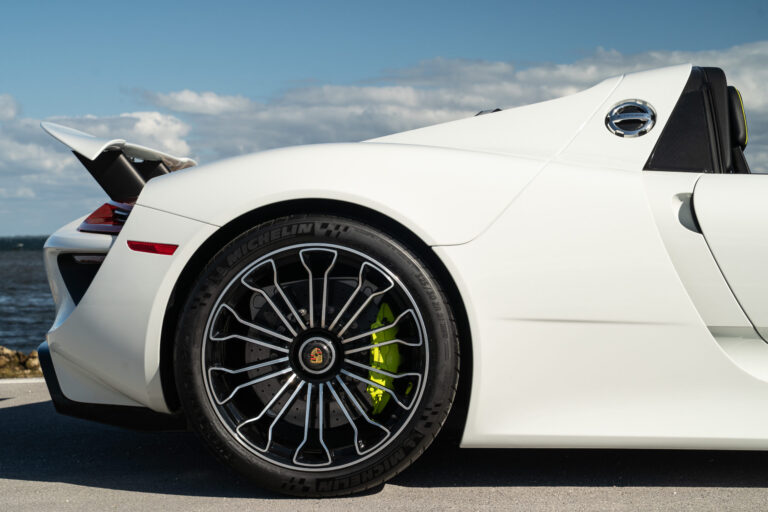 GH Vehicles 918 Spyder White-16