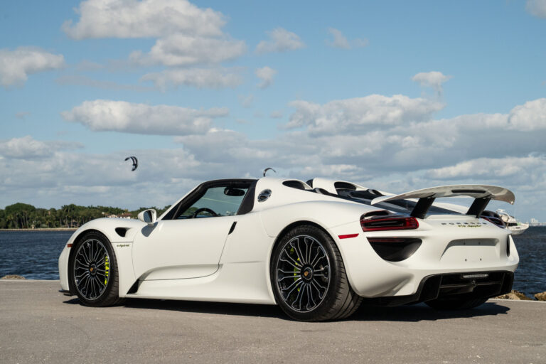 GH Vehicles 918 Spyder White-22
