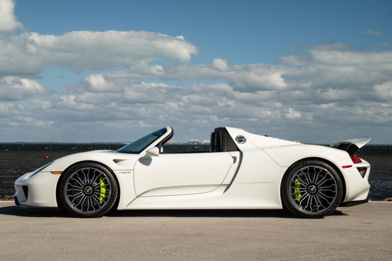 GH Vehicles 918 Spyder White-30