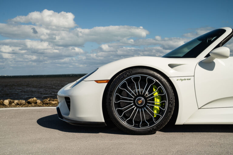 GH Vehicles 918 Spyder White-32