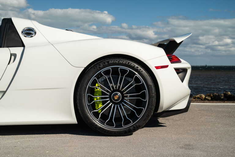 GH Vehicles 918 Spyder White-33