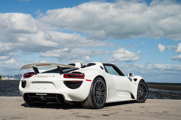 GH Vehicles 918 Spyder White-43