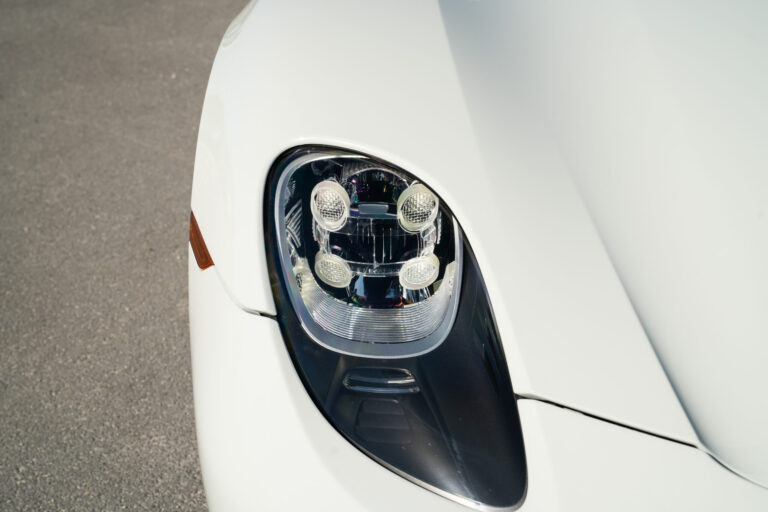 GH Vehicles 918 Spyder White-5