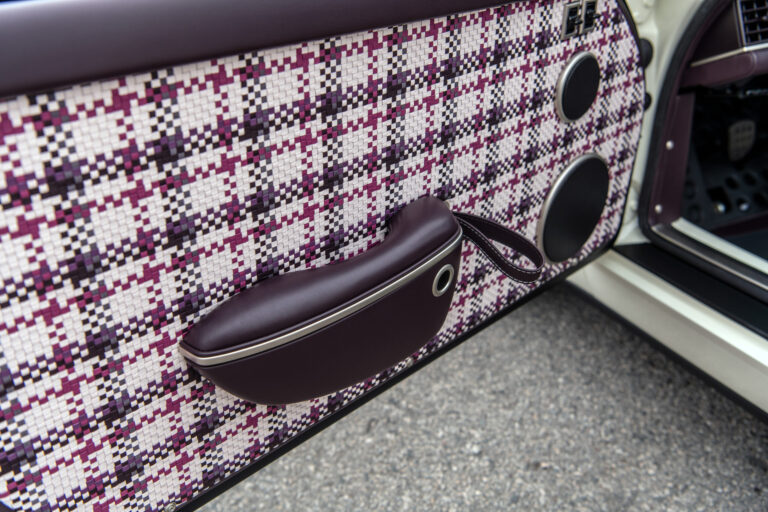 Singer Targa Door[13][56]